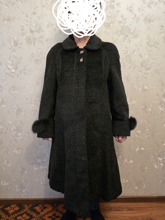 Женское пальто со съемным капюшоном
