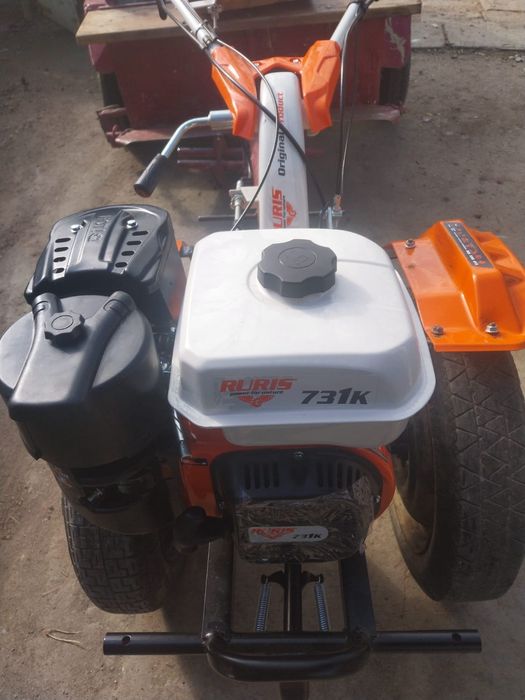 Vând motocultor Ruris de 8 cai  jumate,nou se vinde singur
