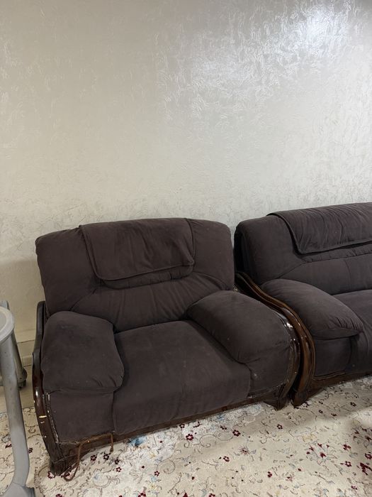 Диван с дмумя креслами