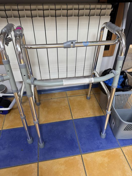 Продам ходунок для пожилых людей