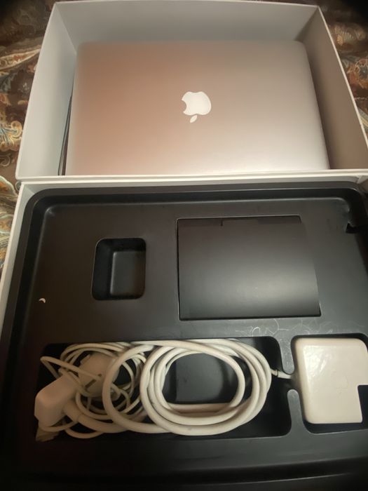 Macbook Air A1466 Core i5 Като нов!
