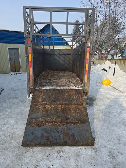 Прицеп сатылады.