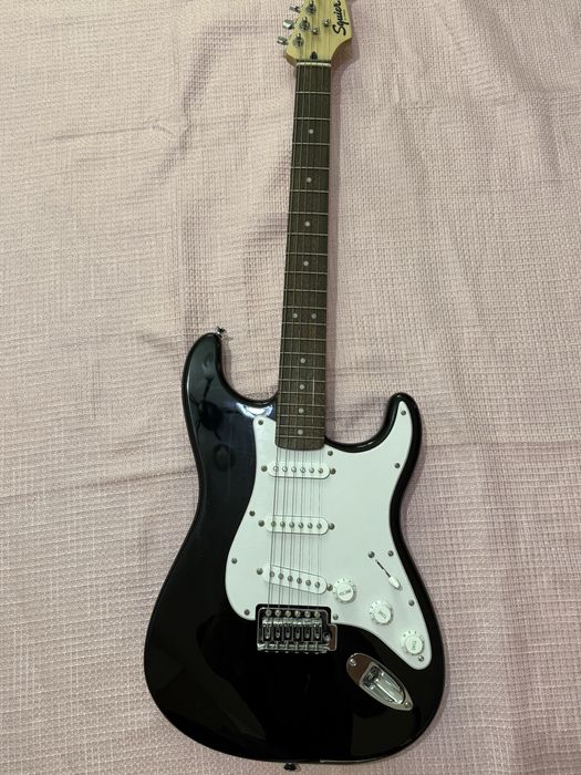 Электрогитара Fender Squier