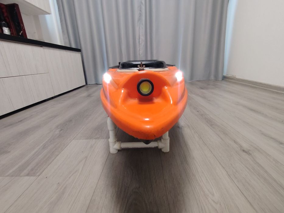 Vând bărcuța de momit