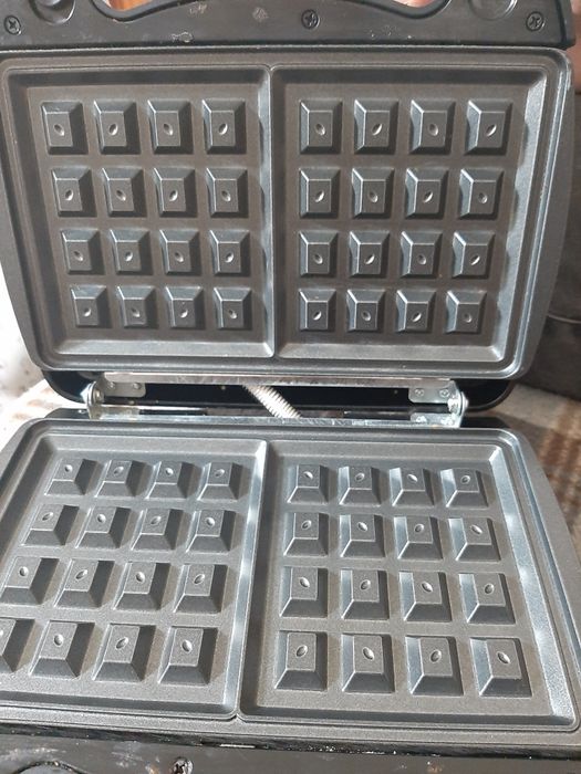 Вафельница для бельгийских вафлей