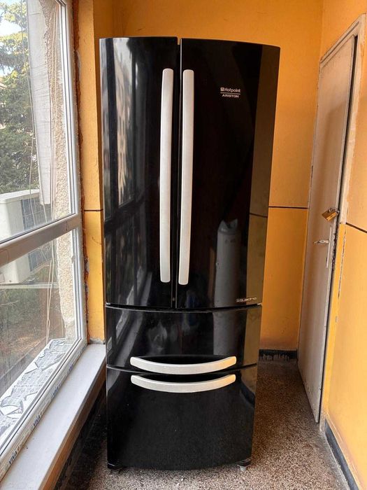 Хладилник Hotpoint Ariston – просторен, икономичен и запазен