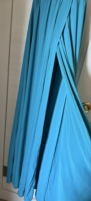 Продам нарядное новое платье