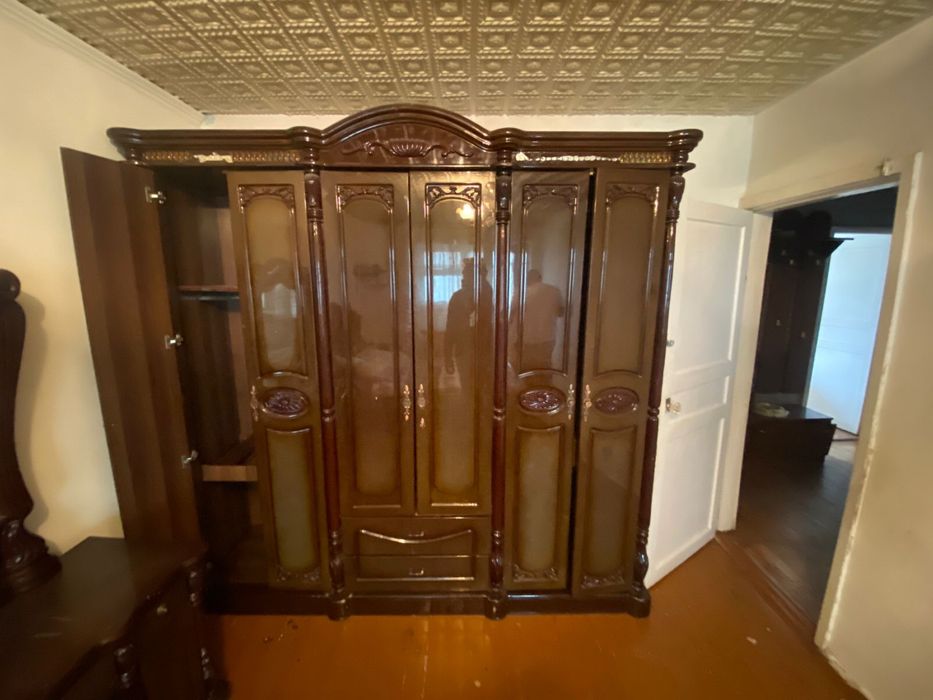 Шкаф и зеркало с трюмо продам