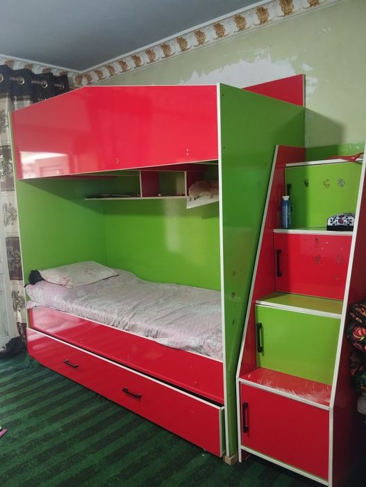 3 qavatli divan holati yaxshi