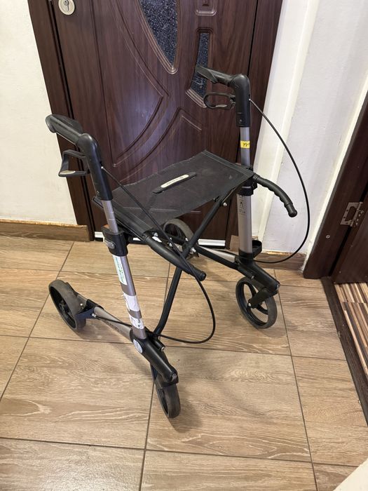 Cadru rulant din aluminiu cu sezut si frane pliabil