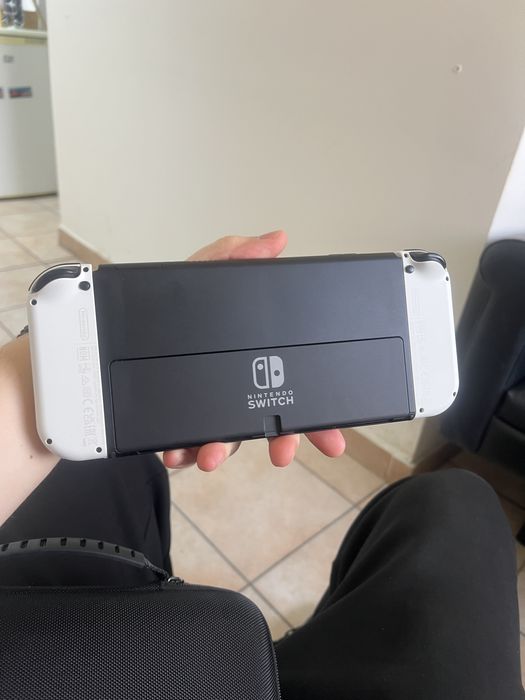 Vand Nintendo Switch Oled in stare perfecta !!