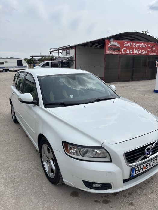 Vînd volvo V50  D2