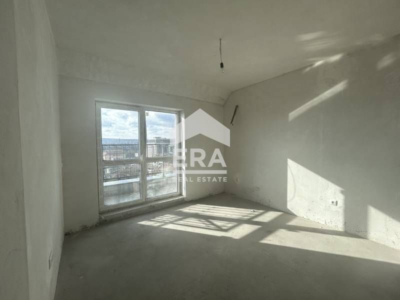 Продава се Тристаен апартамент в Варна, ЖП Гара - 149 кв.м за 1651 €/кв.м - Снимка #4