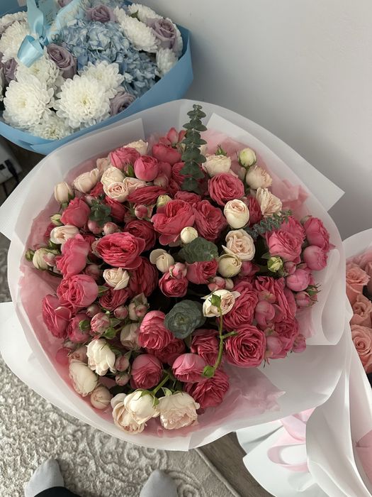 Продам цветы свежие,есть 2 букета по разным ценам