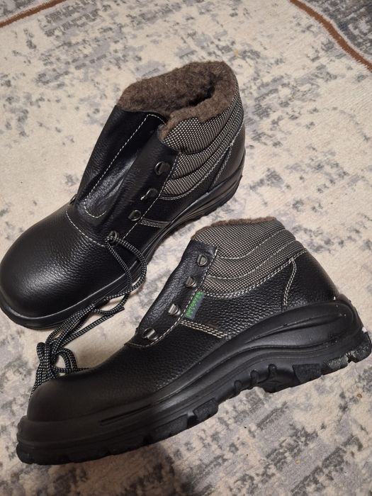 Продаю зимние ботинки