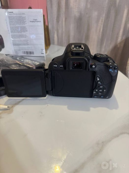 продаеться Canon eos 700 d