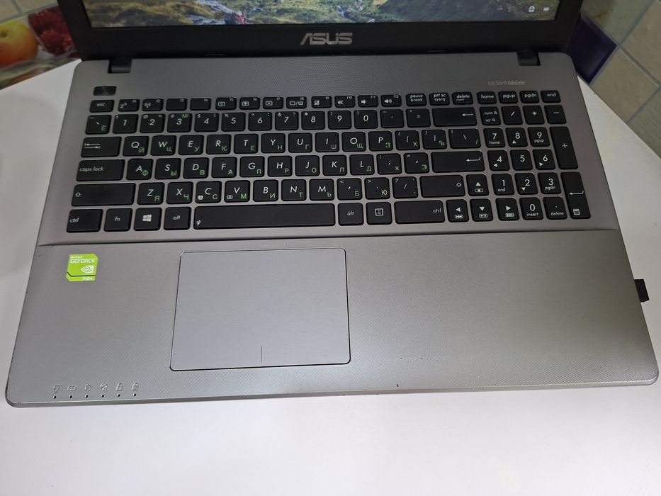 Ноутбук ASUS 550LB