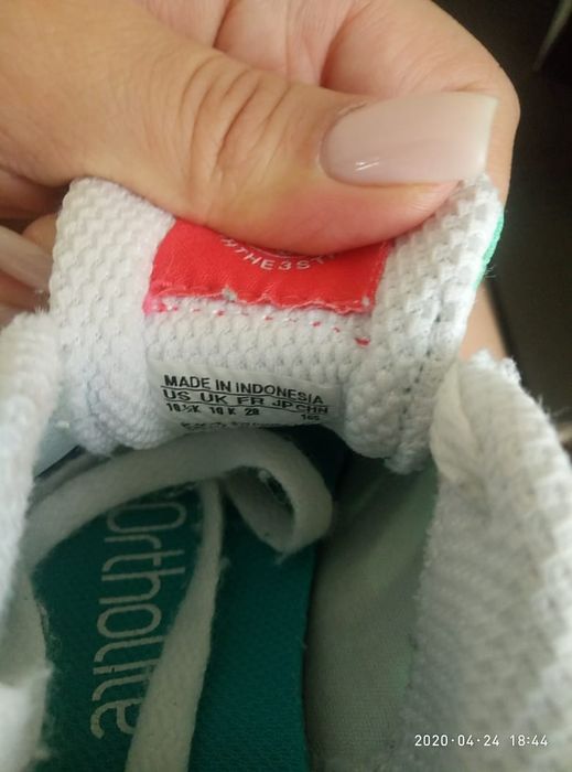 Продаю кроссовки на девочку 28 размера