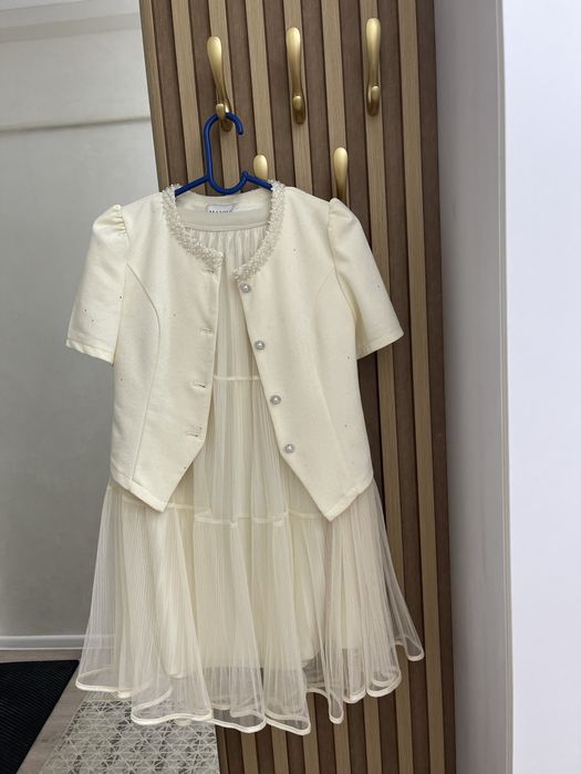 Продам платье, двойка бежевая