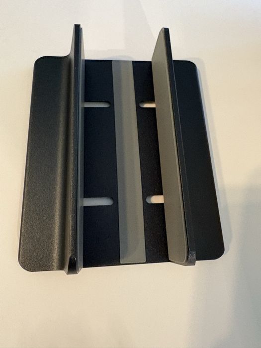Stand vertical pentru laptop