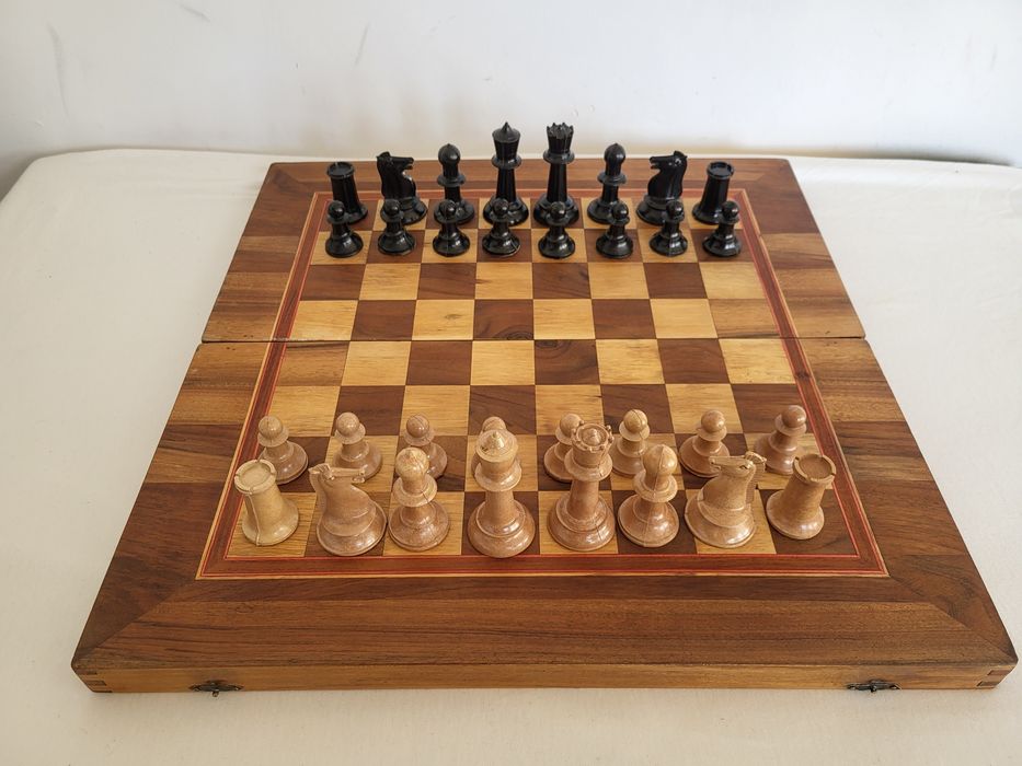 #1 Стар масивен дървен шах