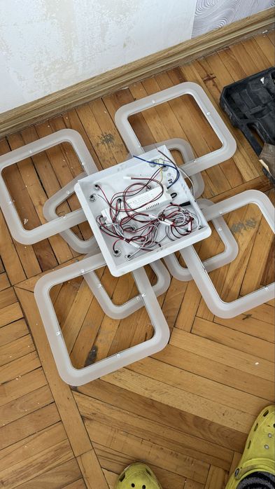 Люстра почти новая