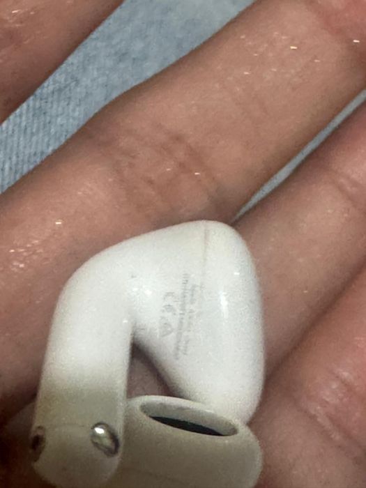 AirPods 4 без футляр