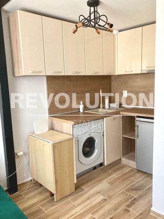 Дава се под наем Едностаен апартамент в Варна, Гръцка махала - 15 кв.м за 275 € - Снимка #2