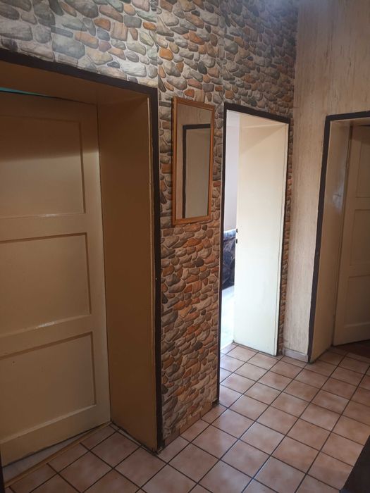 Продава се Тристаен апартамент в Перник, Център - 76 кв.м за 1132 €/кв.м - Снимка #4