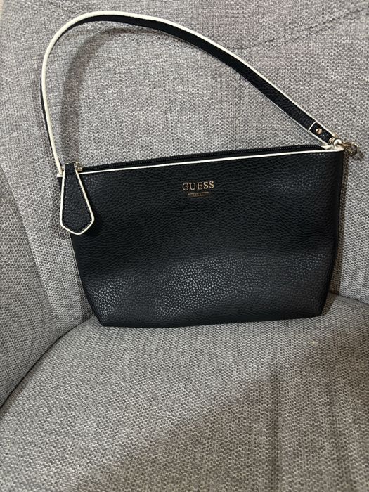 Guess оригинална чанта !