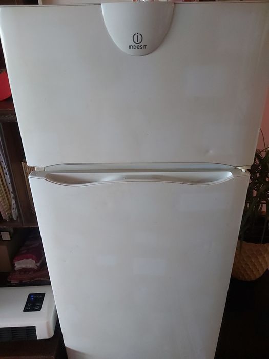 Продавам хладилник