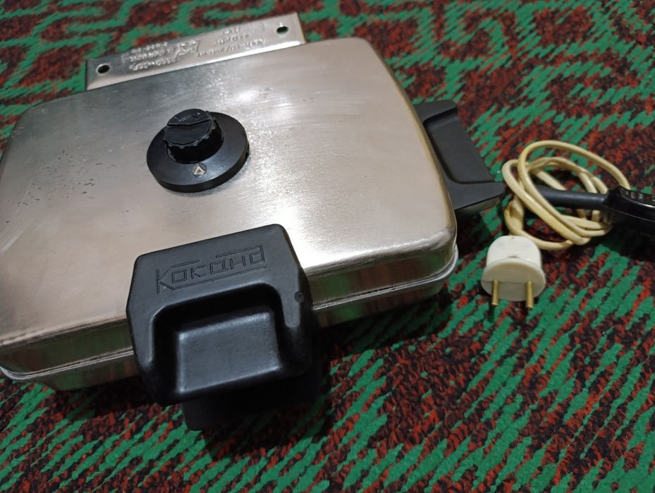 Вафельница СССР для дома и домашных выпечки.