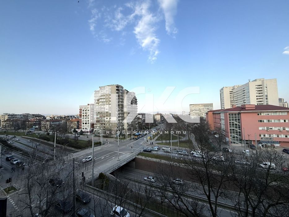 Тристаен обзаведен апартамент в кв. Хиподрума- до МЕТРОСТАНЦИЯ