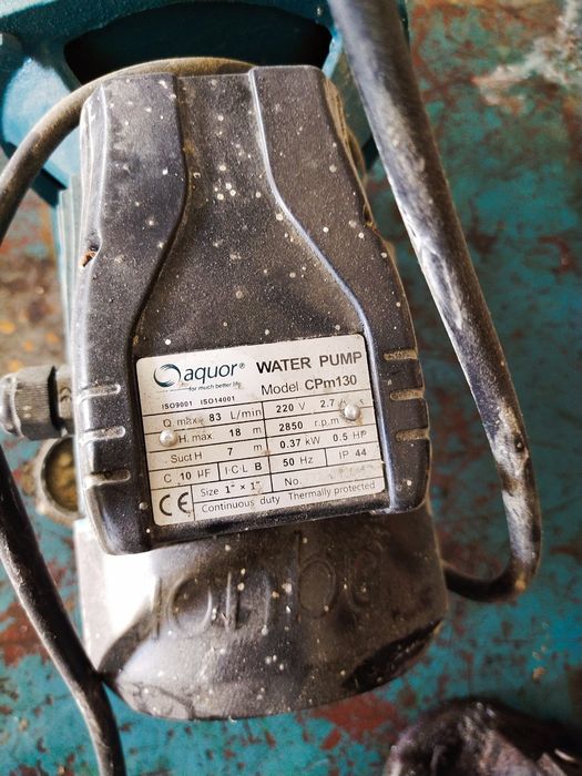 Водяной насос с датчиком давления