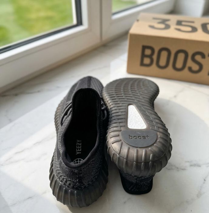 Adidasi Yeezy Boost 350 V2 Negru - Produs Premium