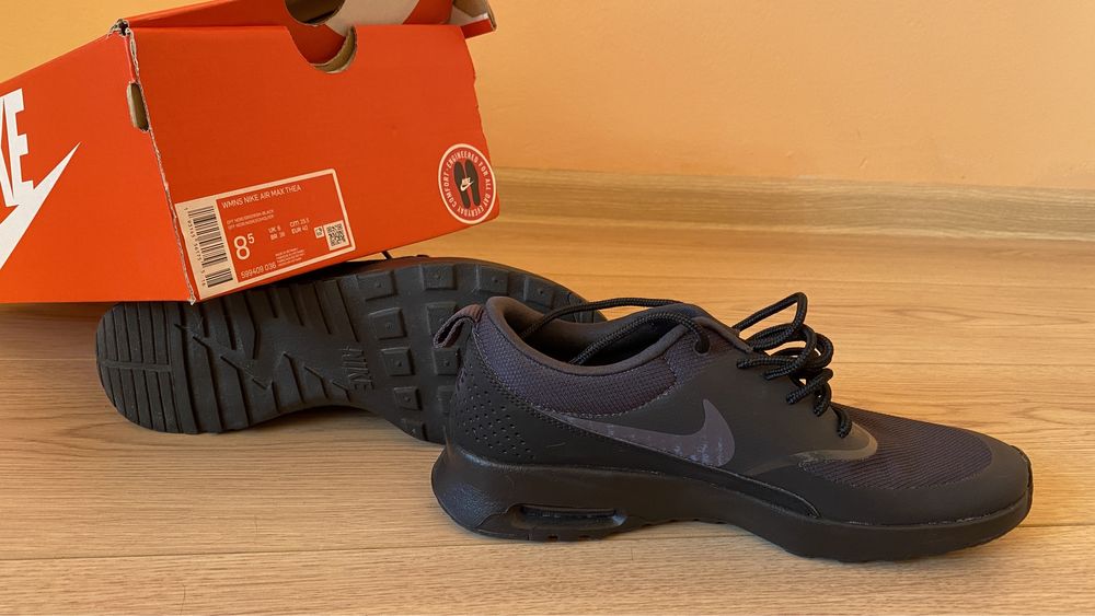 Маратонки Nike номер 40, но отговарят на 39