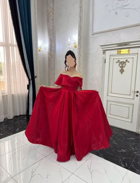 Бальное платье красное