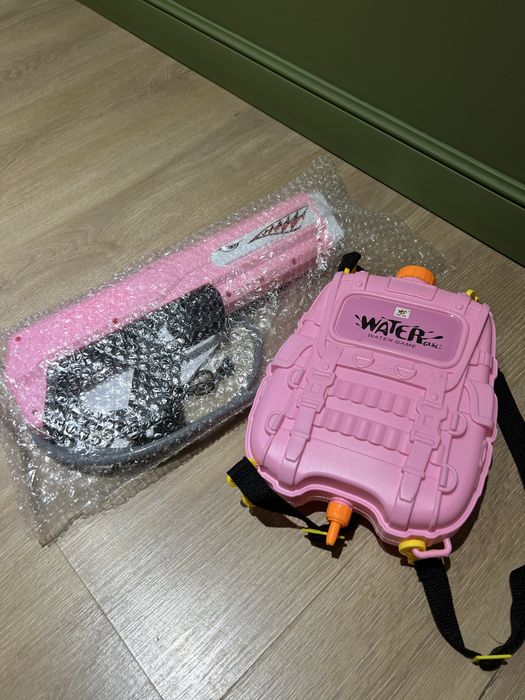 Водяной пистолет с рюкзаком розовый