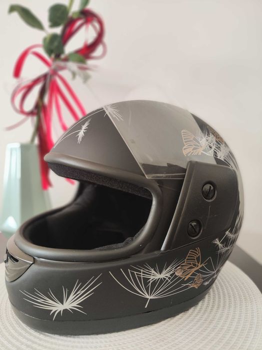 Дамска каска за мотор