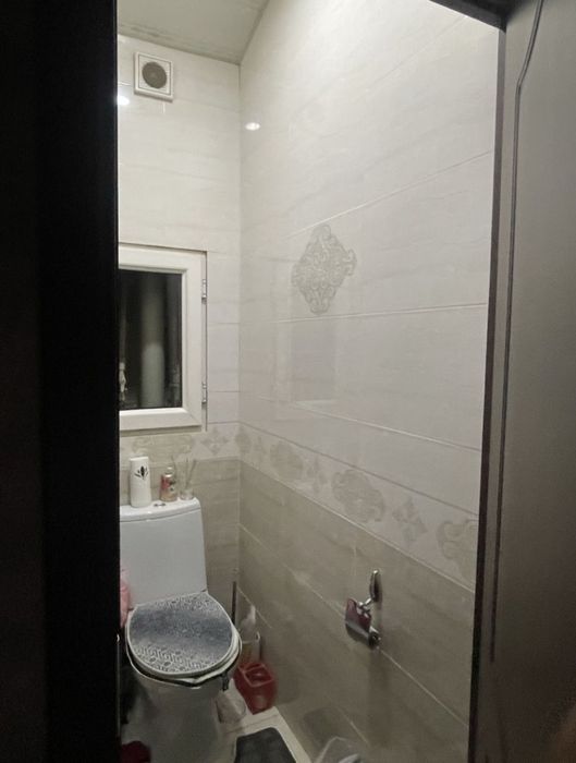 Чиланзар 19 1 комнатная переделанная 2 комнатную 1.5/6 балкон 40 квадр