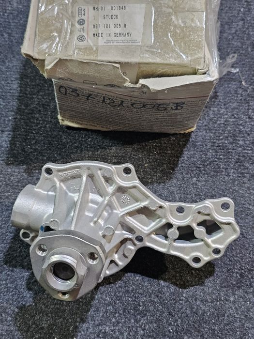 Pompa apa Volkswagen / Audi noua originala