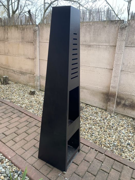 Semineu din metal pentru terasa