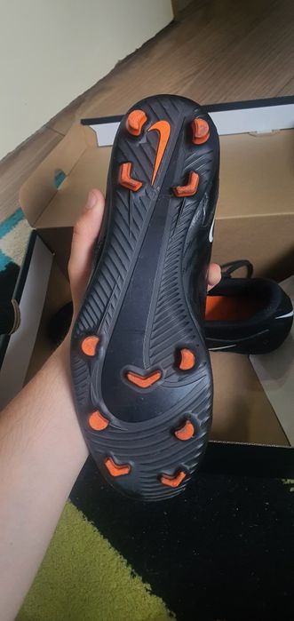 Ghete de fotbal Nike Phantom noi