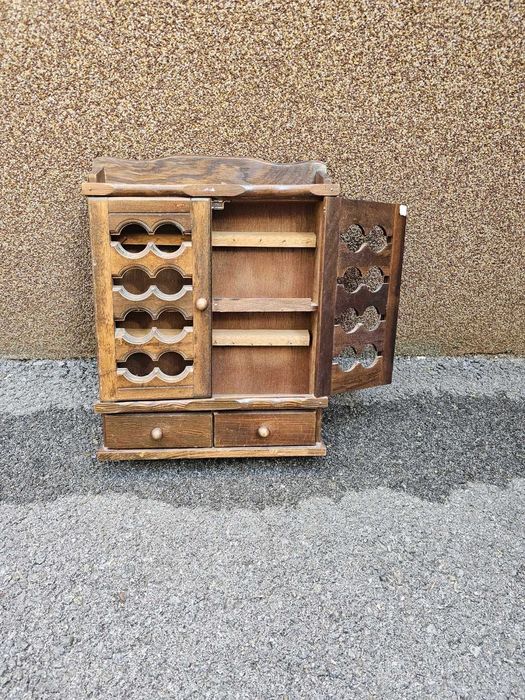 Малко шкафче за подправки