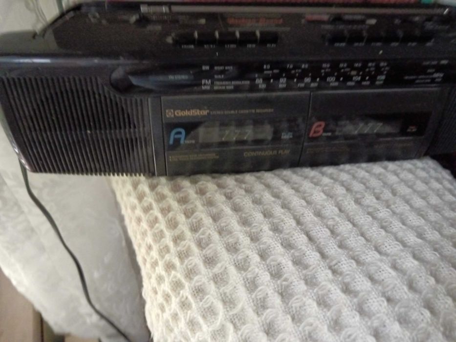Продавам изгодно напълно запазен радио-касетофон Gold star stereo double cassette recorder 45 euro