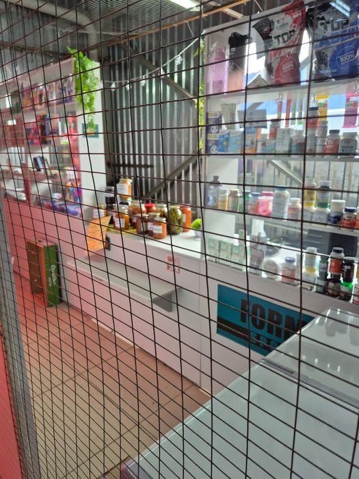 Продам белые полки для отдела.