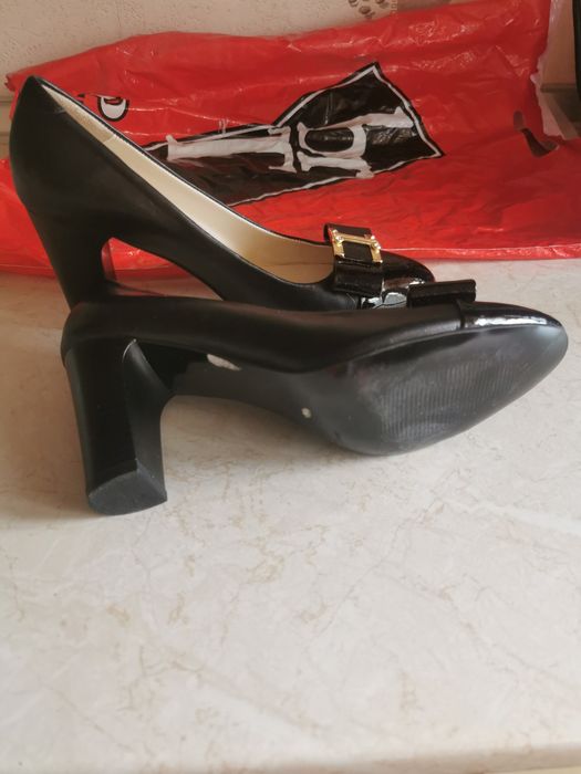 Страхотни обувки на прекрасни цени - Clarks,  Bright и др.