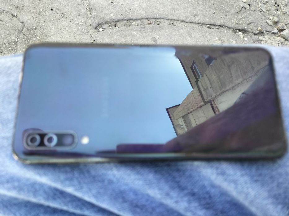 Samsung A50 продам
