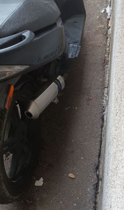 Toba sport scuter 4T LeoVince