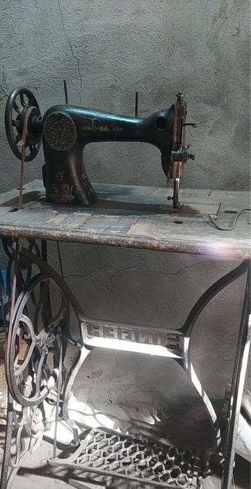 Продается Швейная машина